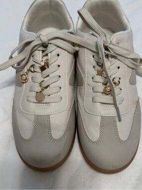 DV by Dolce Vita White and Gray sneakers Quantum Charm Sz 9.5